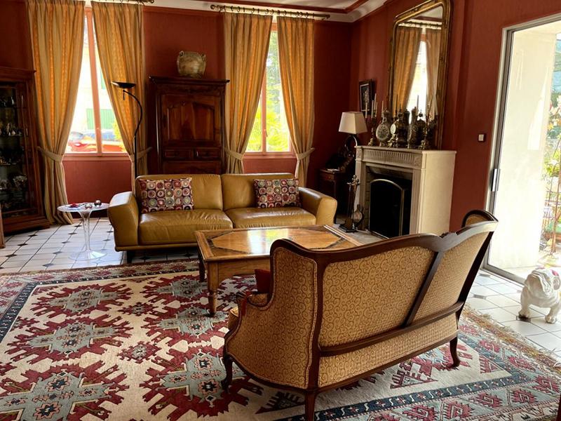 Maison - 330 m² - 9 pièces