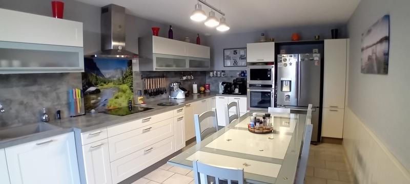 Maison - 220 m² - 8 pièces