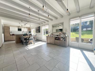 Maison traditionnelle - 147 m² - 6 pièces