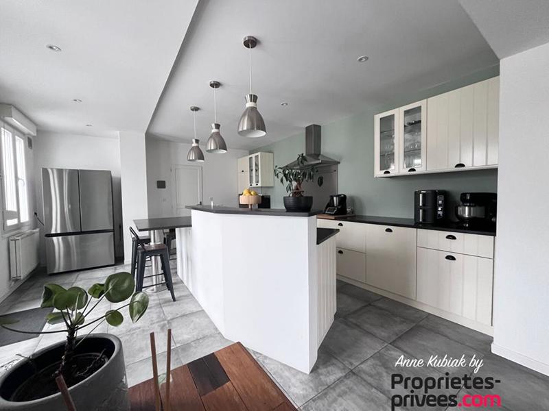 Maison - 195 m² - 9 pièces