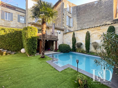 Maison - 220 m² - 9 pièces