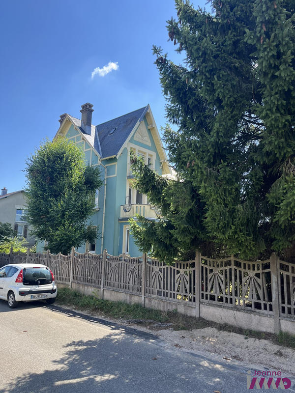 Maison - 210 m² - 7 pièces