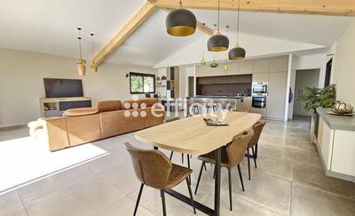 Pavillon - 211 m² - 8 pièces