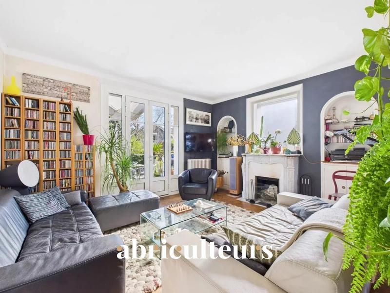 Maison - 230 m² - 9 pièces