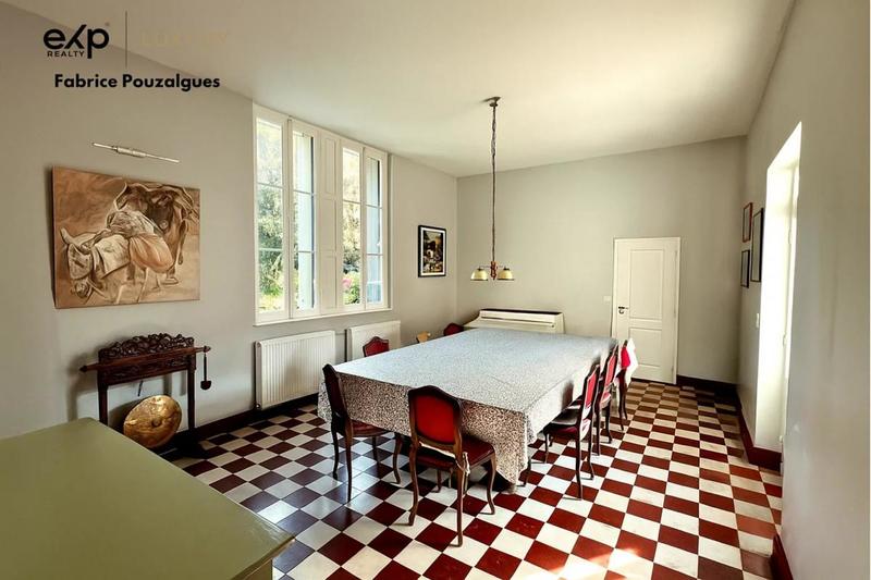 Propriété - 533 m² - 20 pièces