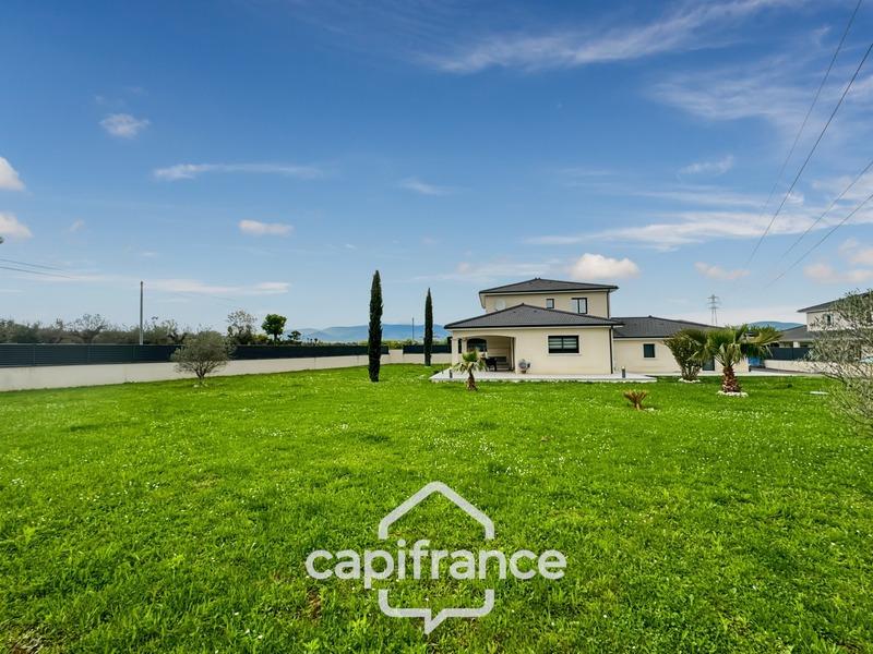 Maison - 275 m² - 7 pièces