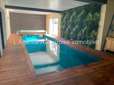 Maison - 218 m² - 6 pièces