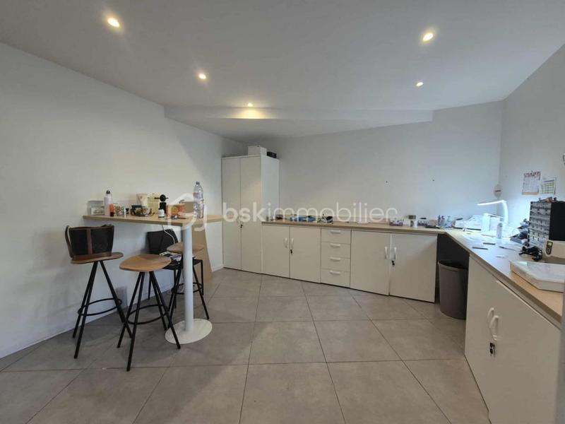 Local commercial - 130 m² - 4 pièces