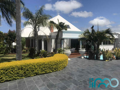 Maison traditionnelle - 320 m² - 8 pièces