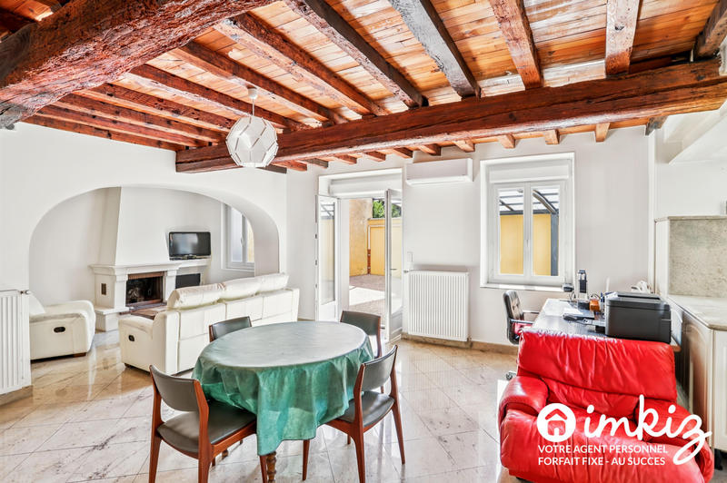 Maison - 285 m² - 10 pièces