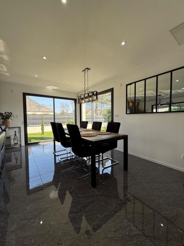 Maison - 142 m² - 8 pièces