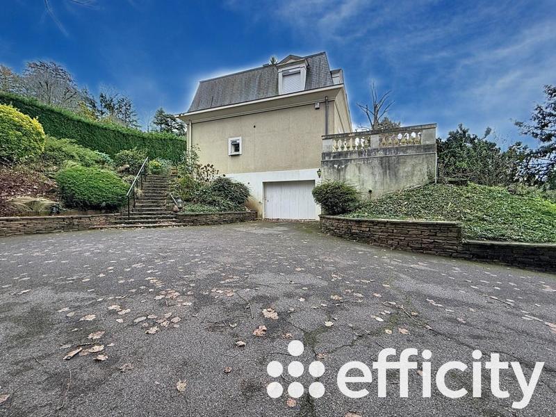 Maison - 221 m² - 5 pièces