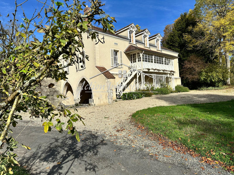 Propriété - 270 m² - 11 pièces