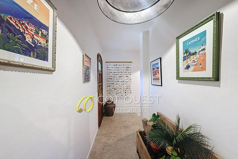 Maison - 305 m² - 7 pièces