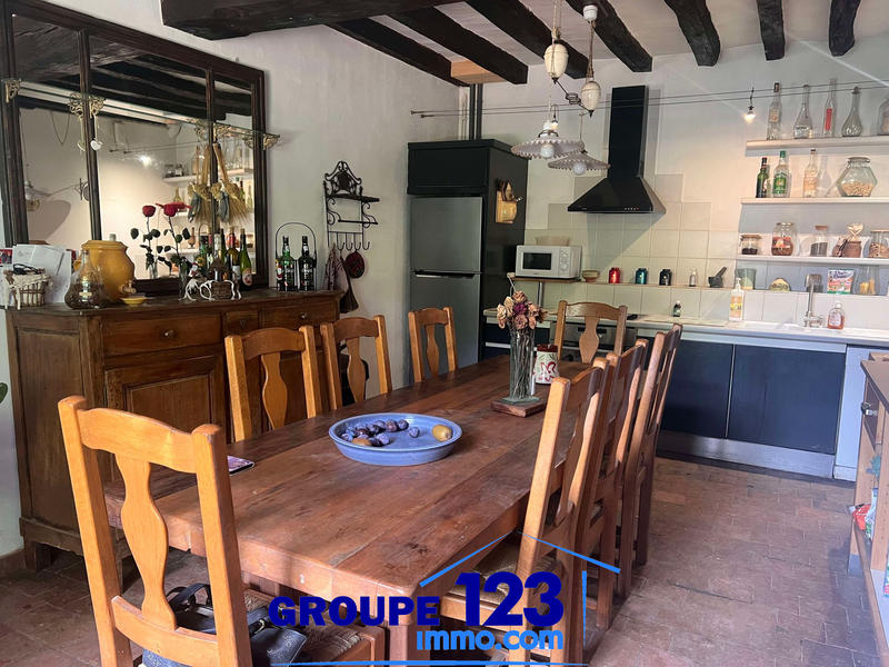 Maison - 240 m² - 8 pièces