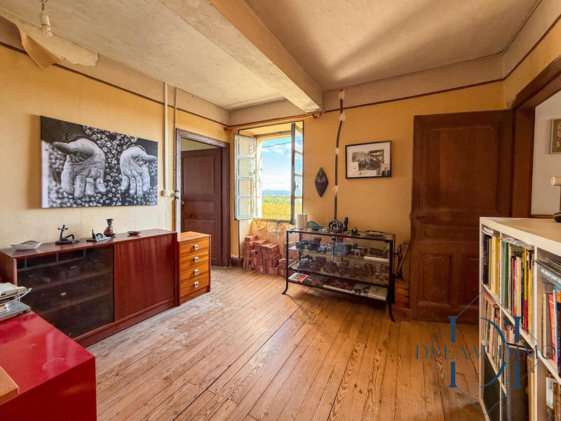 Maison - 273 m² - 9 pièces