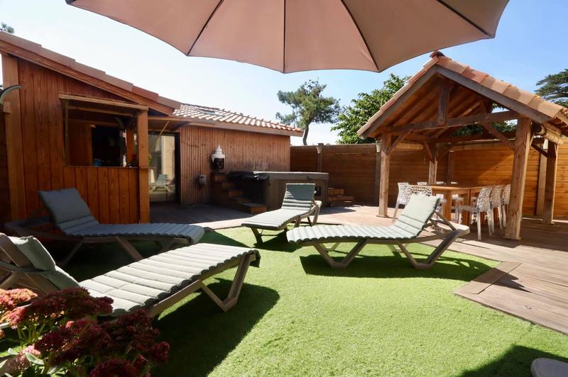 Maison - 220 m² - 6 pièces