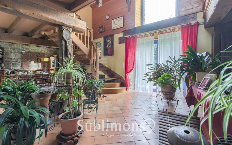 Maison - 270 m² - 8 pièces