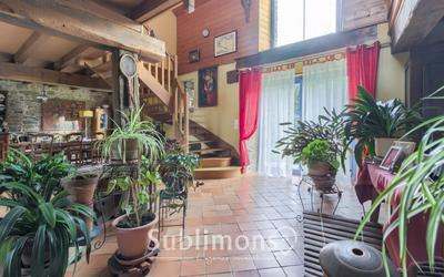 Maison - 270 m² - 8 pièces