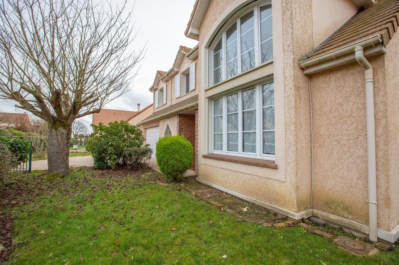 Maison - 205 m² - 8 pièces