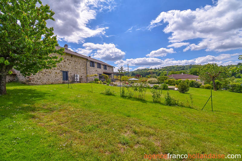 Maison - 216 m² - 9 pièces