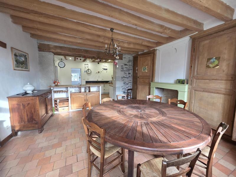 Maison - 303 m² - 12 pièces