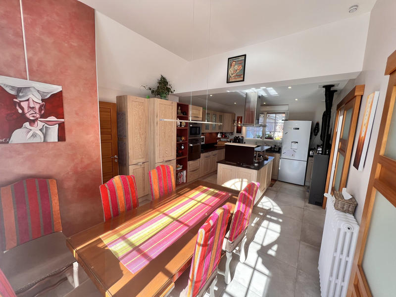 Maison - 320 m² - 9 pièces