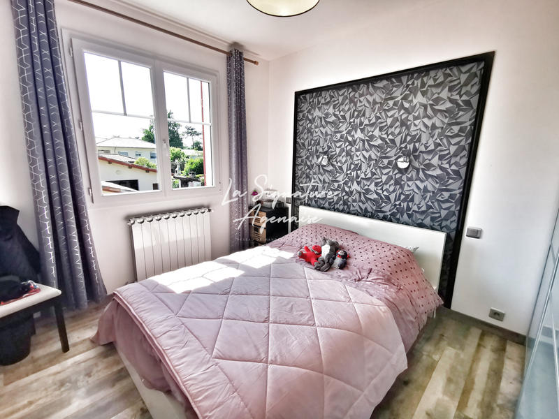 Maison - 223 m² - 9 pièces