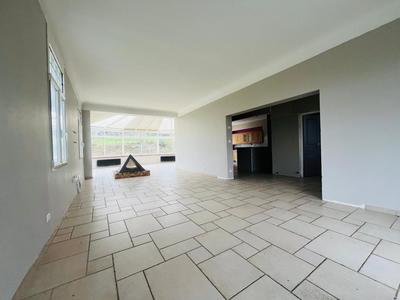 Maison - 220 m² - 5 pièces