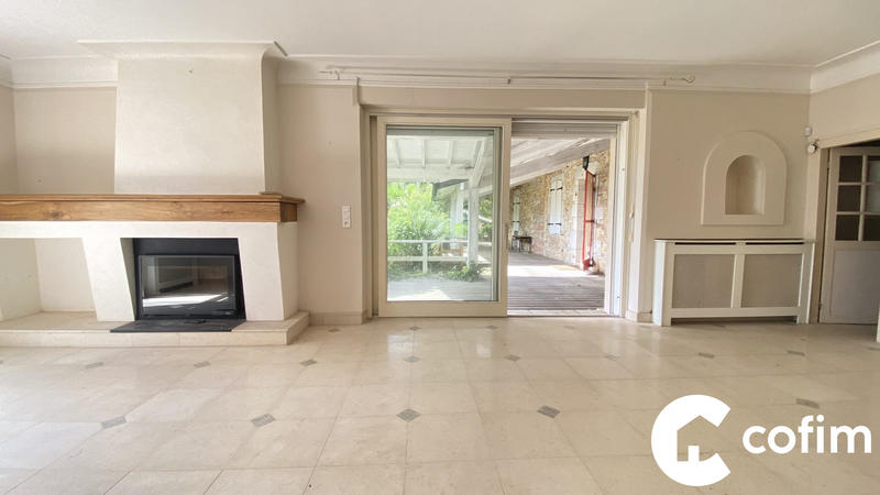 Maison ancienne - 373 m² - 10 pièces