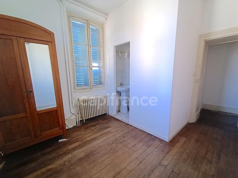 Maison - 370 m² - 13 pièces