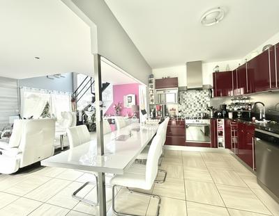 Maison - 102 m² - 4 pièces