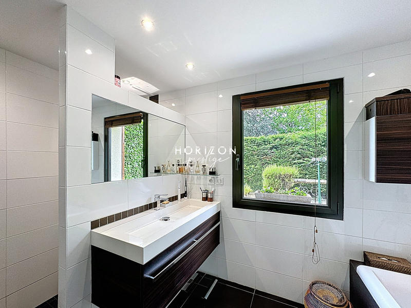 Maison contemporaine - 247 m² - 8 pièces