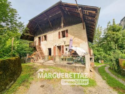 Maison de village - 220 m² - 8 pièces
