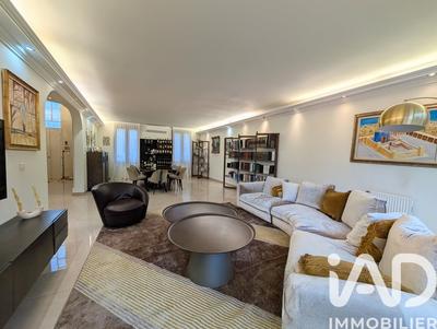 Maison - 329 m² - 7 pièces