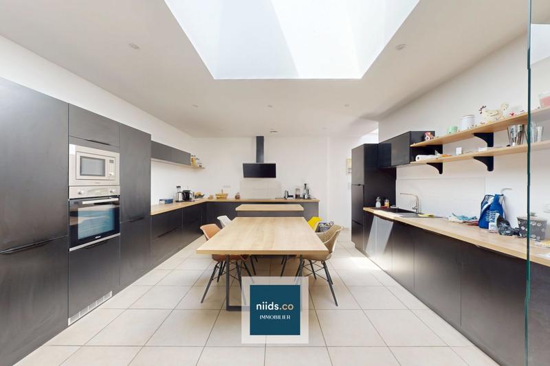 Maison - 308 m² - 7 pièces