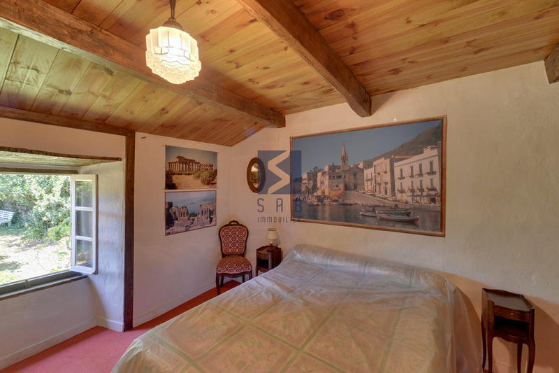 Maison - 369 m² - 12 pièces