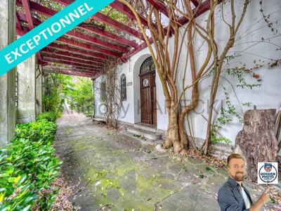 Maison - 400 m² - 14 pièces