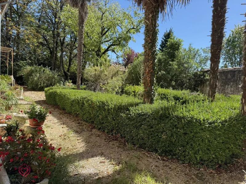 Maison - 295 m² - 9 pièces