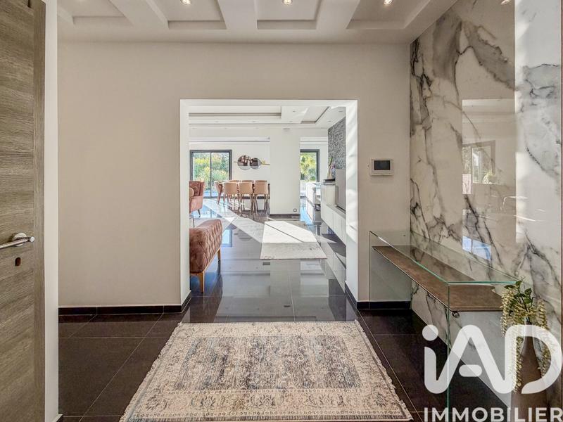 Maison - 285 m² - 10 pièces