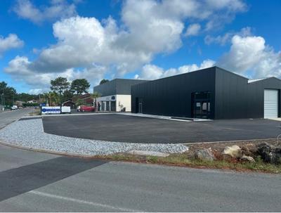 Local commercial - 1 266 m² - 3 pièces