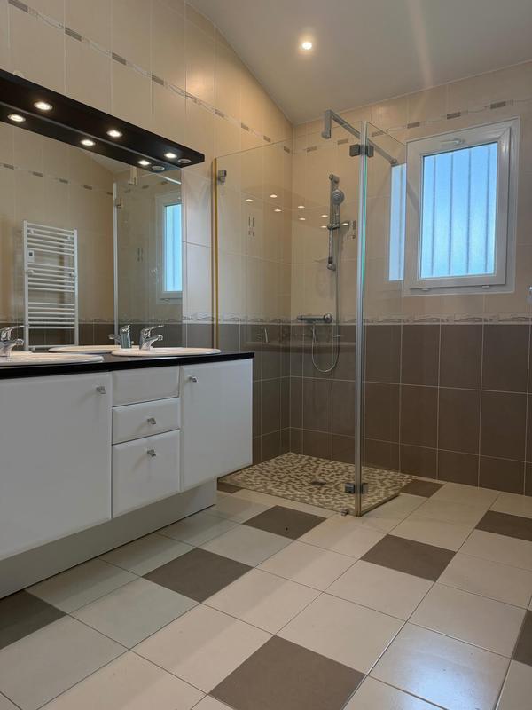 Maison - 105 m² - 4 pièces