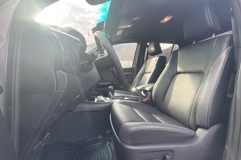 Toyota Hilux 2.8 204 Bva Invincible 4p