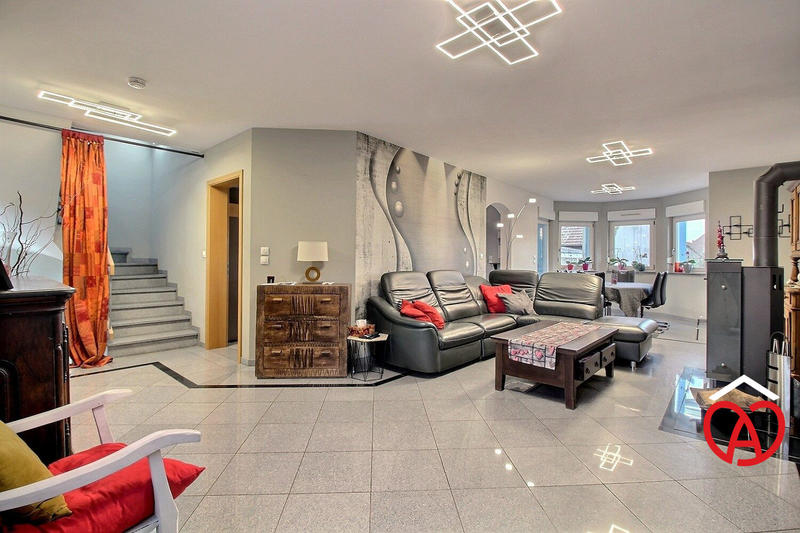 Maison - 216 m² - 7 pièces