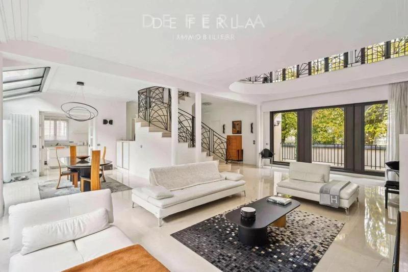 Propriété - 487 m² - 7 pièces