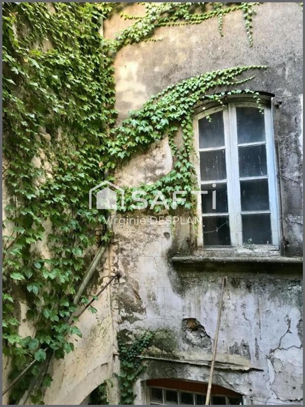 Maison - 590 m² - 26 pièces