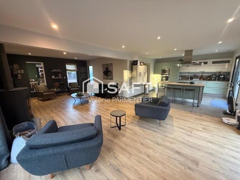 Maison - 222 m² - 6 pièces