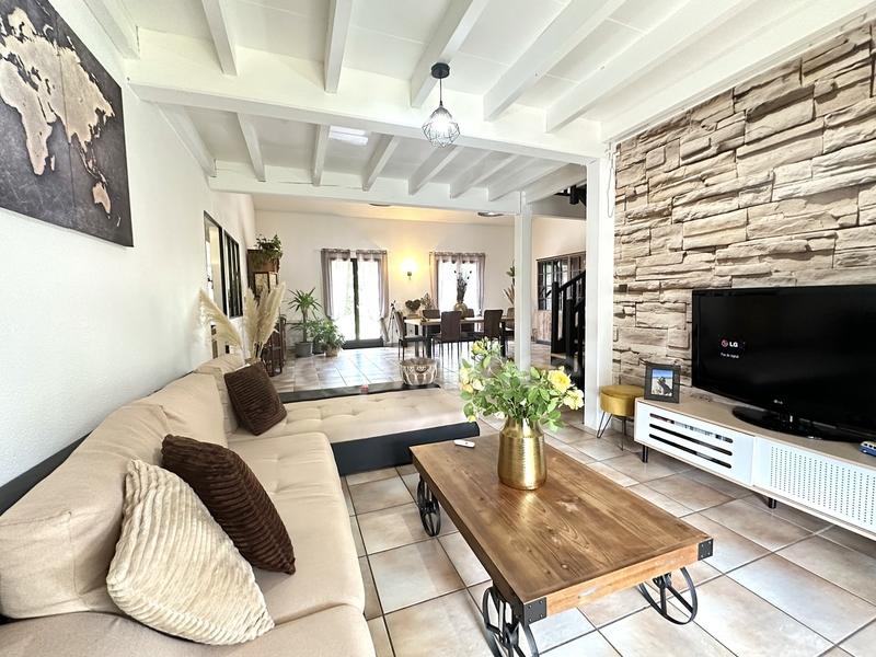 Maison - 180 m² - 5 pièces