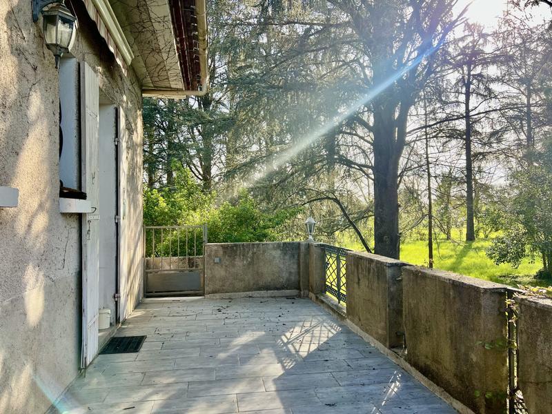 Maison traditionnelle - 220 m² - 6 pièces