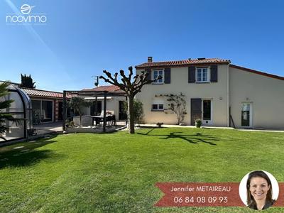 Maison - 222 m² - 9 pièces